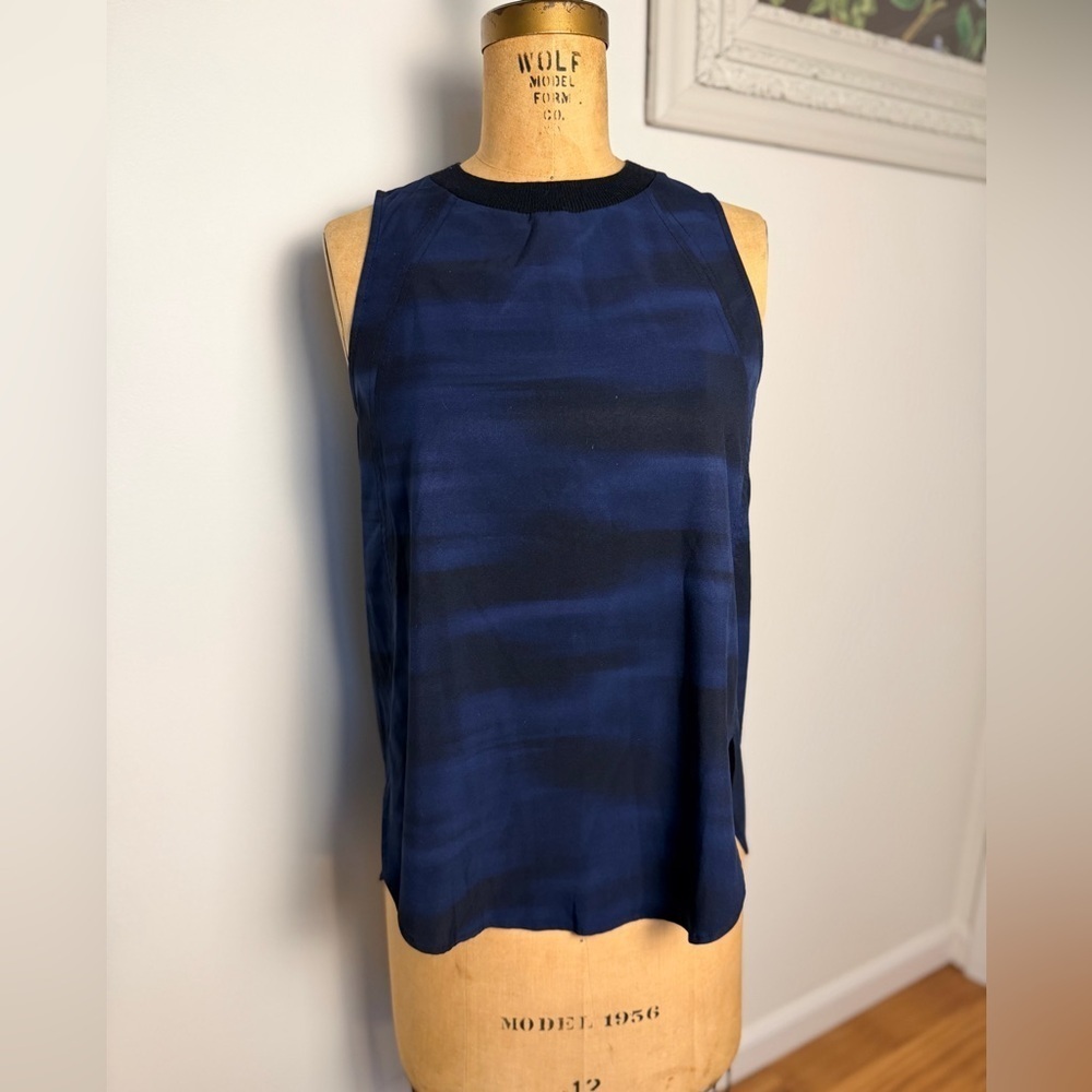 WOMEN'S Athleta ZEPHYR PRINT TANK IN BLURRED CAMO NAVY SIZE XS